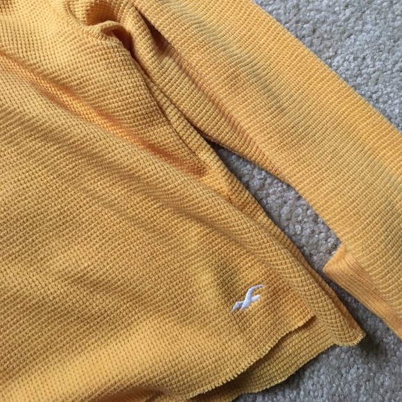 yellow hollister boyfriend tee - Picture 3 of 3